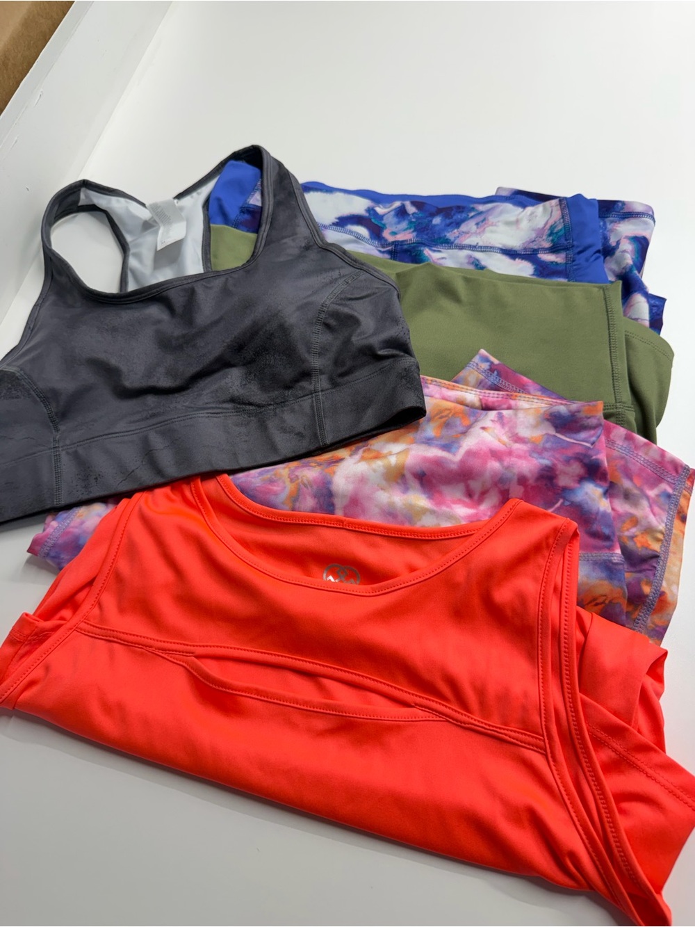 Medium 5 piece workout bundle fabletics sports bra 2 pair shorts 1 capris 1 tank